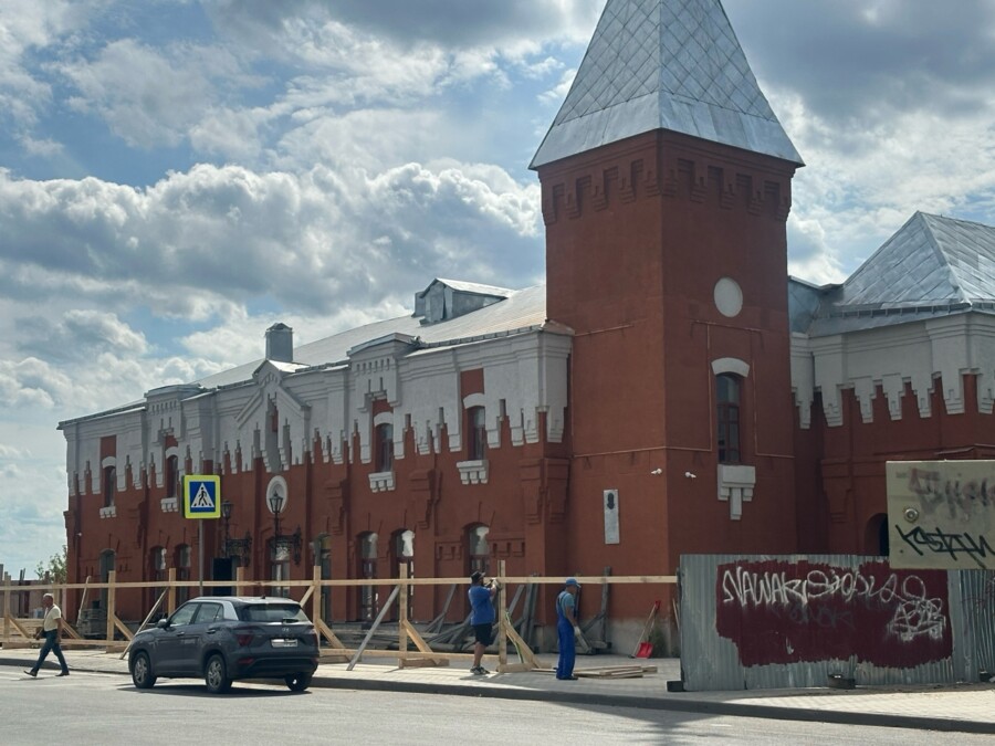 Какое-то движение заметили у многострадального театра кукол в Костроме