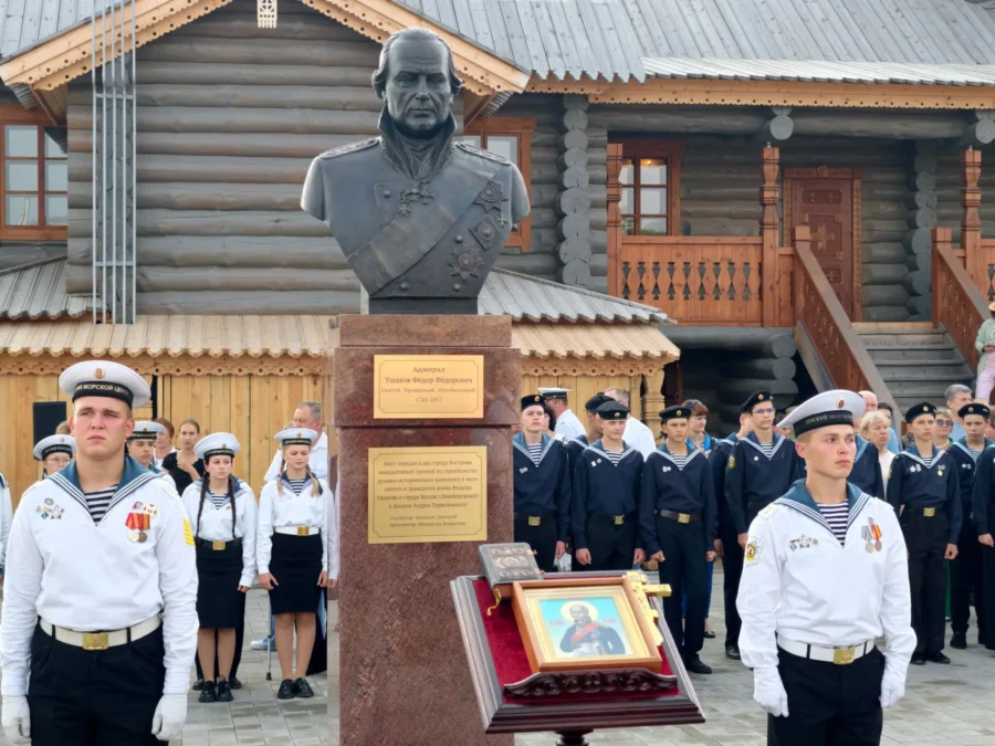 В Костроме установили бюст адмирала, подаренный меценатами