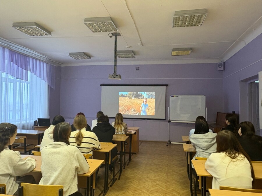 Больше 100 тысяч молодых костромичей увидели фильм о секретной операции контрразведки «Медведь говорит»