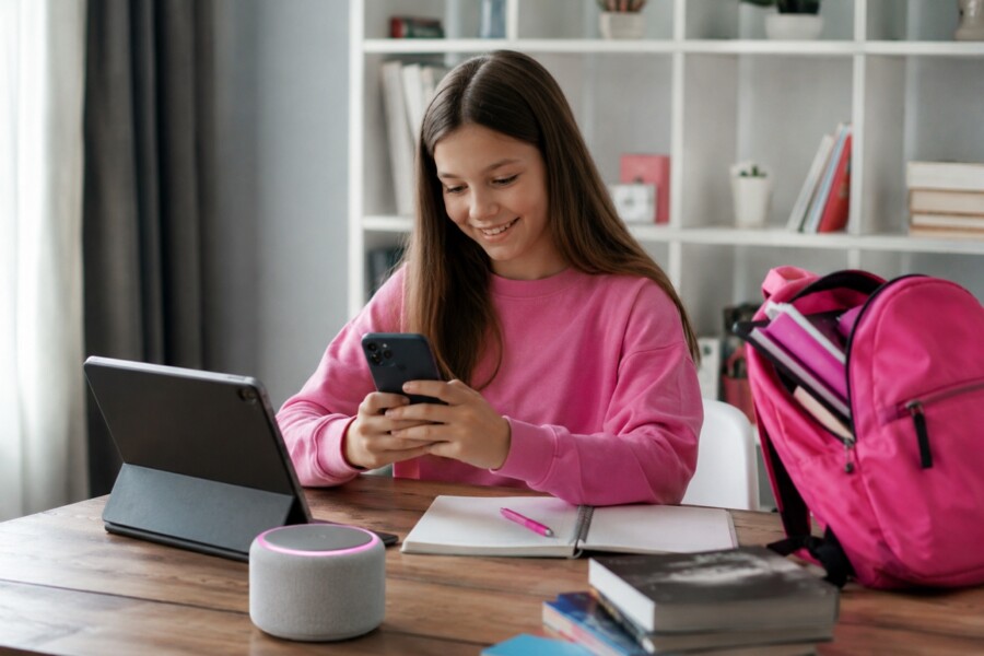 Собираем ребенка в школу: какие гаджеты выбрать и как сэкономить на покупках