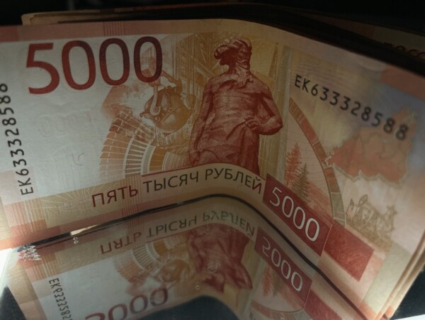 Мошенники пытались выманить у костромички 5 миллионов погибшего на СВО сына