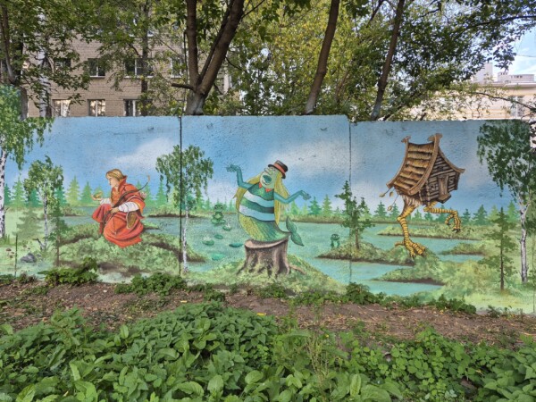 Пациенты детской больницы в Костроме увидели в окно Водяного и Избушку на курьих ножках