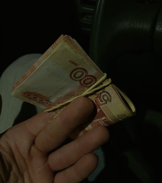 Тайна исчезновения 100 тысяч рублей из стола в Галиче была раскрыта в Липецке