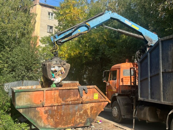 Эксперты показали решение мусорных проблем в Костроме на примере одной контейнерной площадки