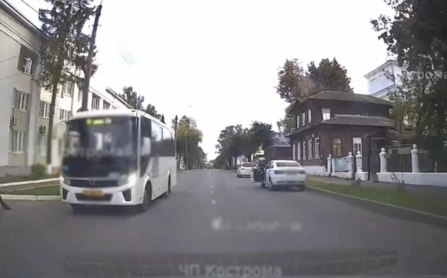 Ошарашенные костромичи сдали в ГИБДД обнаглевшего водителя автобуса