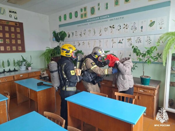 В костромской вуз приехало очень много пожарных, чтобы ничего не потушить