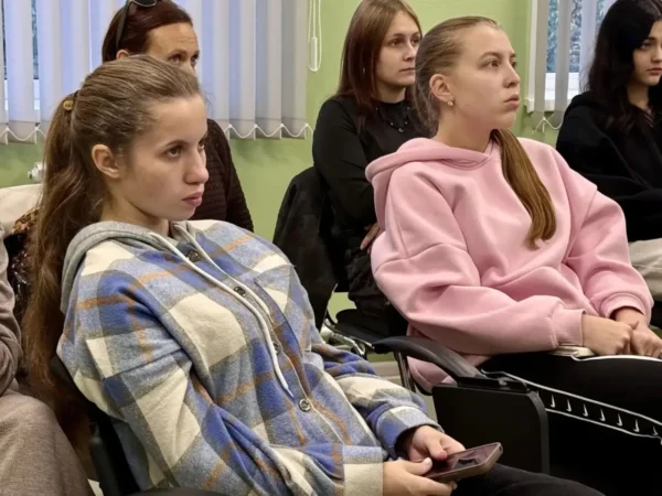 Меценаты начали готовить костромских студенток к родам