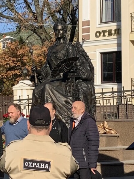 Памятник Екатерине II открыли в центре Костромы