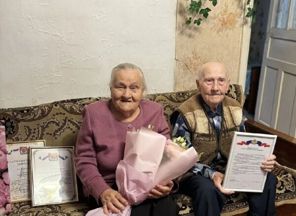 Под гармошку — и на всю жизнь: костромская семья отметила 70-летний юбилей любви