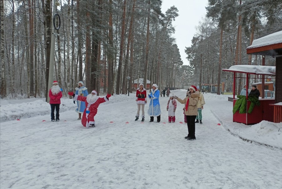 Костромским Дедам Морозам велели следить за языком, а Снегурочкам нет